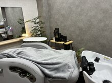 ゆめみーるの雰囲気（セット面椅子がそのままシャンプー台へフルフラットでリラックス）