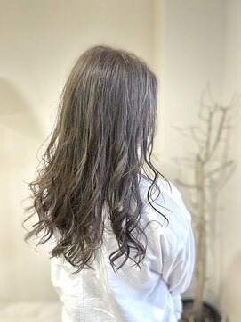 クロエ バイ ラヴィズム 内野店(CLOE by LUVISM) ハイライトで立体感をプラスしたスモーキーベージュカラー