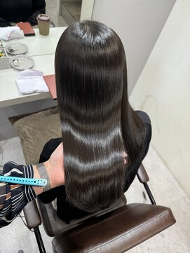 コア 梅田(Core) 黒髪/ネビージュ/小顔/髪質改善/縮毛矯正