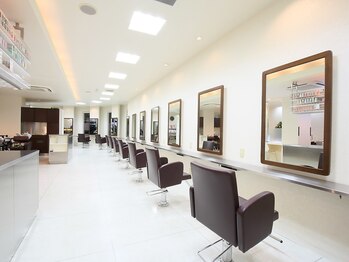ヘアパラダイム Hair Paradigmの写真/幅広い年代の女性がご来店♪美肌カラーが得意な《Hair Paradigm》がご提供するデザインカラーが人気◎