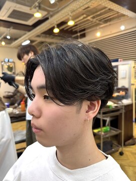 レボルトヘアー(R EVOLUT hair) ニュアンスパーマ/毛流れ/センターパート/刈り上げ/韓国/柏