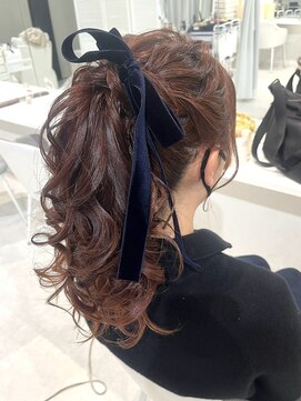 ディティカ ルーク(Dityca luk) 華やかふわふわポニーテール