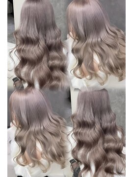 クヴェルアンドコー(Kvell&Co.) グレージュ×ロング