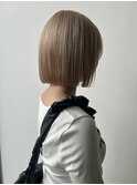 ハイトーンホワイトブロンド×韓国風切りっぱなし小顔ボブ