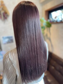 お客様に合わせた厳選トリートメントでワンランク上の髪へ。思わず触れたくなるようなサラ艶髪を叶えます＊