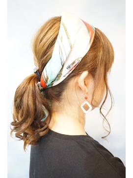 ヘアーサロン ポラリス(POLARIS) 【デートに使える】ポニーテールにスカーフを添えて