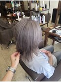 〈夏にピッタリ！〉2回ブリーチで可能！シルバーカラー！