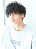 無造作な束感が旬のツーブロックマッシュ
