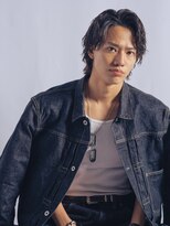 レジュアル(RESSUAL)&nbsp;刈り上げセンターパートブルーブラックフェザーパーマ