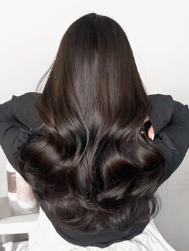 エル バイ アンキシム(elu by AHNKISM) 韓国ヘア顔まわりカットロングレイヤーワンホンヘア堀江