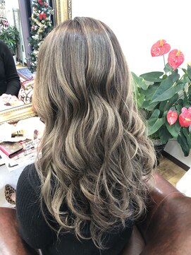 リリー ヘアーアンドビューティー(Lily) ハイライトカラー