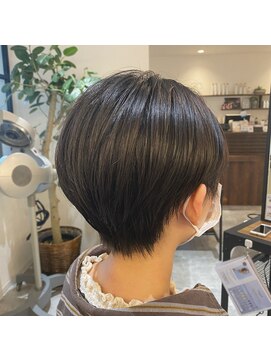 オーバルヘアー(OVAL hair) 頭が小さく見えるショート/クールショート