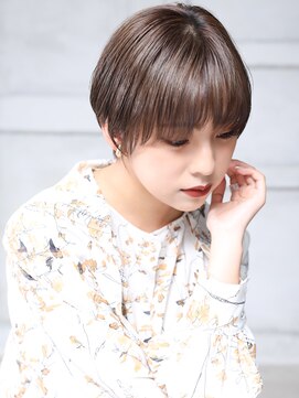 トロン(tronc) 大人可愛い小顔前下がりショートボブ丸みショートアッシュA3