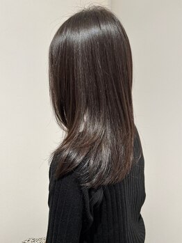 アルフレッド 桜本町店(alfRed)の写真/ダメージを抑えた酸性ストレートで毛先まで指通りの良い艶髪へ。コテ巻きなど普段のヘアアレンジも可能◎