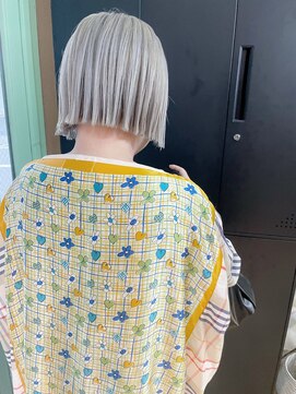 グロウウィング(GROWING) ヘイリーボブ×ホワイトカラー