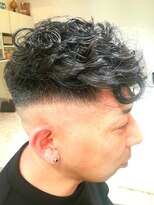 フュゼ(fusee) スペインカールとスキンフェード