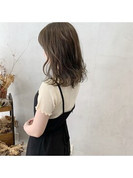 ミント(mint) ピスタチオグレージュで柔らかさ◎