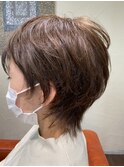 丸みショートウルフ  プラチナベージュ