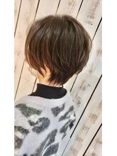 リーシュ ヘアー デザイン(Leash hair design) 前下がりマッシュショート