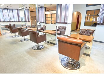 Ursus hair Design by HEADLIGHT　竹ノ塚店【アーサス ヘアー デザイン】