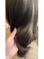 リジー(Litzy) 透明感グレージュ/嶋田綺星