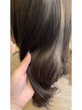 リジー(Litzy) 透明感グレージュ/嶋田綺星