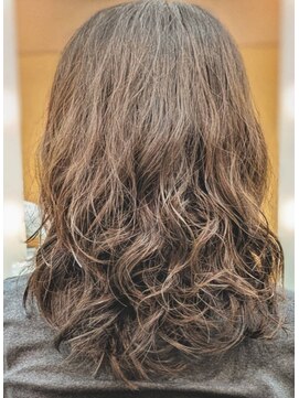 スーパーセッションアクシス(SUPERSESSION Axis) ミディアムレイヤーのリッジパーマ