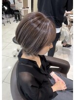ロエ 元町店(Loe)&nbsp;【脱白髪染めハイライト】上品なグレーハイライト