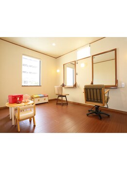 【大津京】Kids達が自由に遊べる広々スペースを備えた施術空間(※要予約)が魅力！ママに嬉しい人気サロン♪