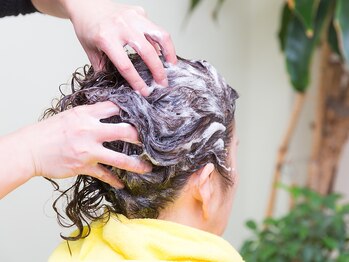ヘアーメイク ビーエスケーピー(hair make B.S.K.P)の写真/血行促進☆頭皮すっきり!!極上のヘッドスパで頭皮もクリアにリフレッシュ！日々の疲れも解消!◎