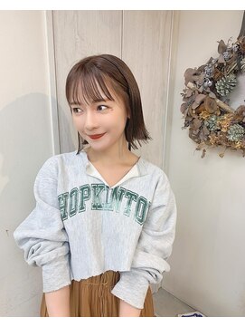 ジジ 代々木(Gigi) 韓国風 ナチュラル Aラインショートボブ ベージュ 代々木/新宿