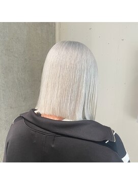 モニカ(MONIQA) ホワイトカラー