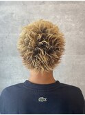メンズ金髪スパイキーショートスタイル