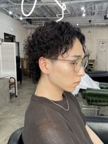 エシカ(ethica)&nbsp;【ethica_南船場】細めプードルパーマ×刈り上げセンターパート