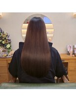 リタ(lita) 艶ブラウンの美髪ストレートロング