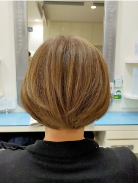 アイズヘアー(I’S hair) ハイトーンヘアカラーボブスタイル