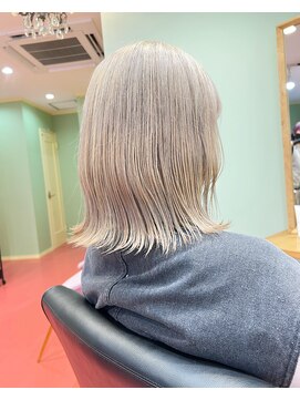 エマ(emma) ホワイトベージュカラー！