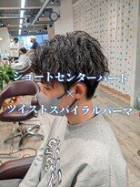 コワファーストナガサキシャンプーボーイ(COIFF1RST NAGASAKI SHAMPOO BOY)&nbsp;ショートセンターパート×ツイストスパイラルパーマ