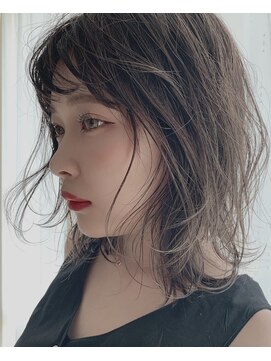 アンヒュッテ(ANHUTTE) グレージュをナチュラルなグラデーションで