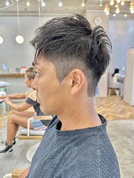 ロミーオム 本厚木(ROMMY. Homme) 刈り上げツーブロックアップバングショートビジネスメンズヘア