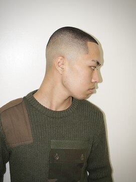 メリケンバーバーショップ トーキョー(MERICAN BARBERSHOP TYO) BURGメンズカットアップバングスパイキーショートスキンフェード