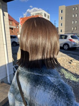 オリーブベージュ