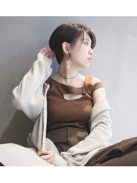 インス(ensue) ensue京都 艶カラー×ココアブラウン耳かけくびれショート◇中島