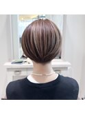 サラツヤ髪立体感ショートカット顔回り明るめブラウン