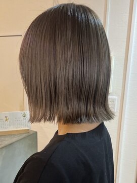 ビスクヘアデザイン(bisq hair design) 外はねボブ 切りっぱなし グレージュカラー 韓国風 学割24