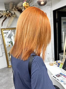 リア(riah) ブリーチカラー/オレンジ/ミディアム/切りっぱなし