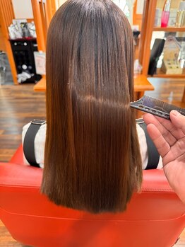 イチ(iTi)の写真/繰り返しのカラーやパーマで傷んだ髪も、毛先までするんとまとまる艶髪に◎手入れのしやすい髪質へ導きます
