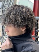 渋谷緩め波巻きスパイラルパーマメンズハイライトカラー刈り上げ