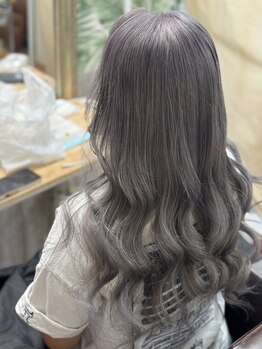 アロハ(ALOHA)の写真/ブリーチカラー、ダブルカラー、メッシュなど特殊カラーのバリエーションが豊富☆とことんカラーで遊べる♪