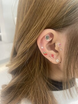 アールプラス 新宿(ar+) 【新宿駅/新宿三丁目/ヘアセット/耳つぼジュエリー】